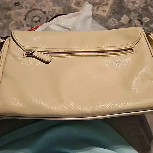 Liz Clarborne Pocketbook - Picture 4 of 12